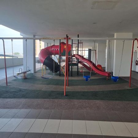Seaside Haven Homestay Seaview Unit With Pool Opposite Ktcc & Mayang Mall - Pangsapuri Ladang Tanjung 瓜拉丁加奴 外观 照片